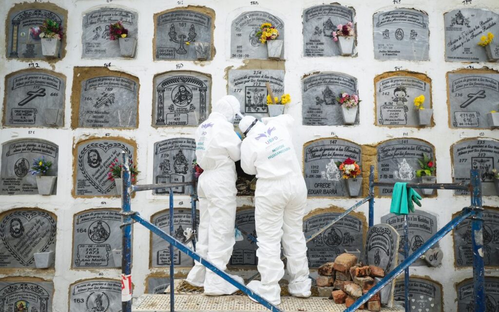 Forensic team from the Search Unit during an intervention in a cemetery to recover the bodies of missing persons.