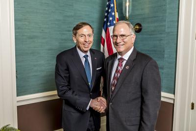 Gen. David Petraeus stands with Peter Mansoor in April 2017