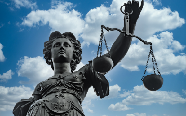 Sculpture of Lady Justice with even scales