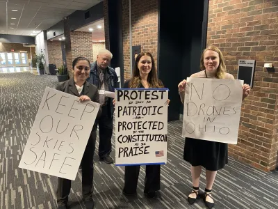 3 women protesting