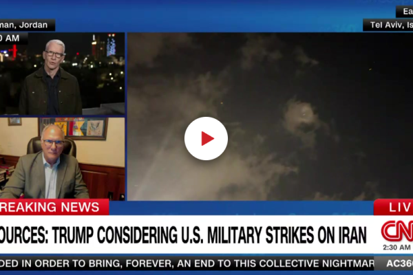 Anderson Cooper and Peter Mansoor on air on CNN