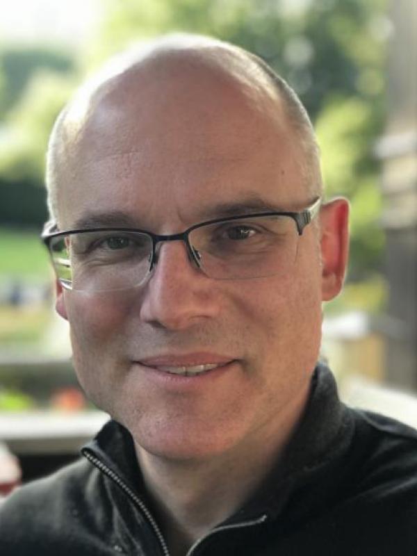 headshot of Michael Schnabel